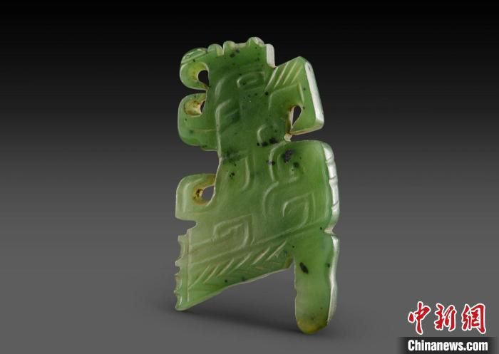 后刘家塔墓地出土玉鹦鹉饰。陕西省考古研究院供图